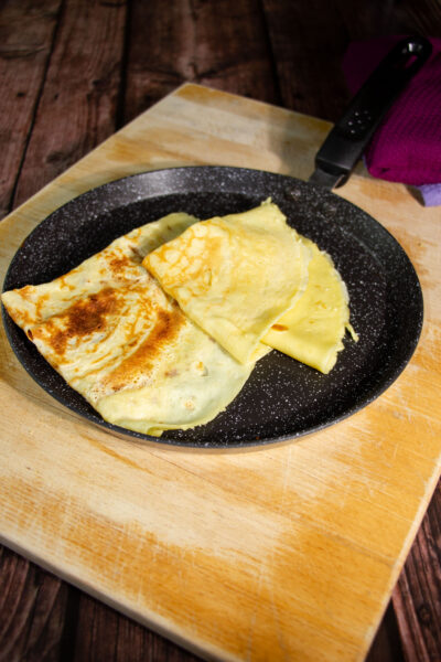 Zwei Crepes in der Stoneline Crepepfanne