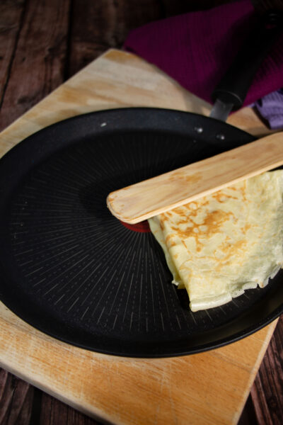 Eine Tefal Crepepfanne mit einem Crepe