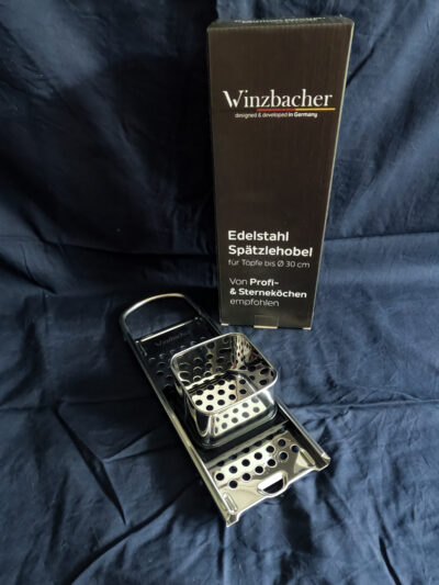 Der Winzbacher® Edelstahl Spätzlehobel und die Verpackung